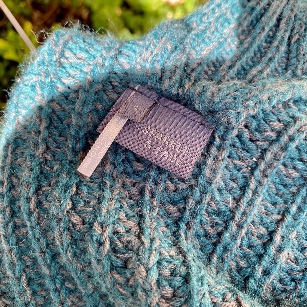 Urban Outfitters Chunky Knit Open-Back Sweater - Picture 6 of 7